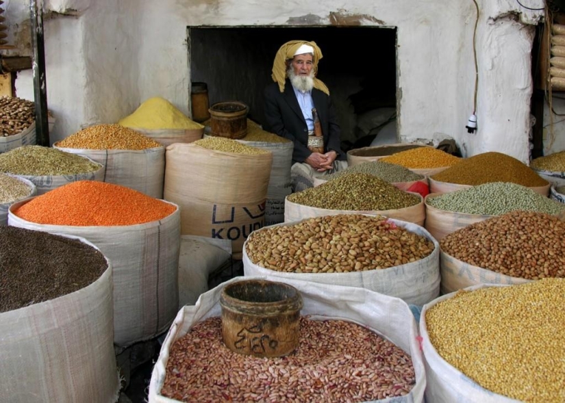 Street trade in different countries of the world