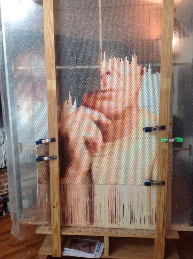 Striking pixel portraits from packaging film Striking pixel portraits from packaging film