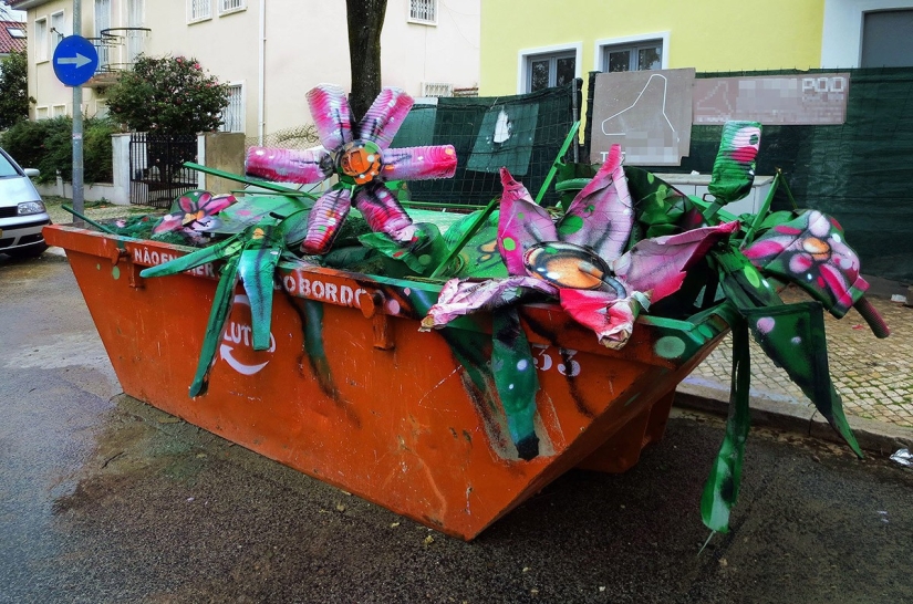 Stunning street art in the form of animals made entirely from rubbish