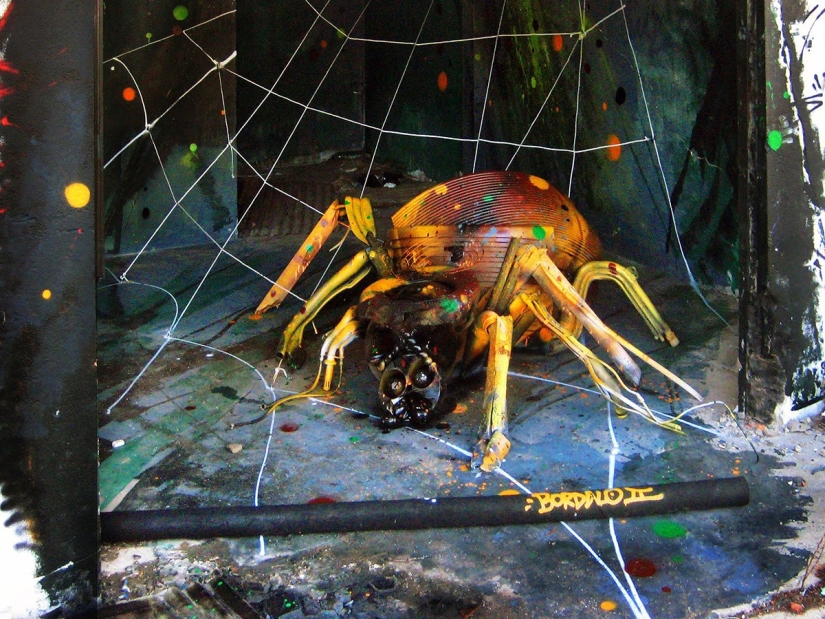 Stunning street art in the form of animals made entirely from rubbish