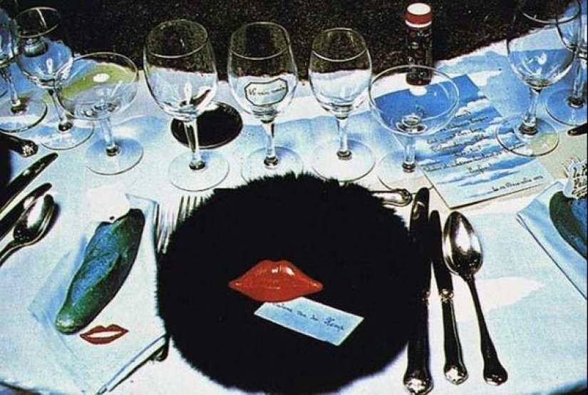 Surrealismo Diabólico: Gatos Negros, Lucifer y Orgías