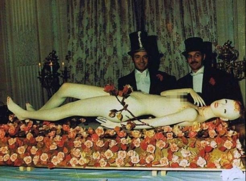 Surrealismo Diabólico: Gatos Negros, Lucifer y Orgías