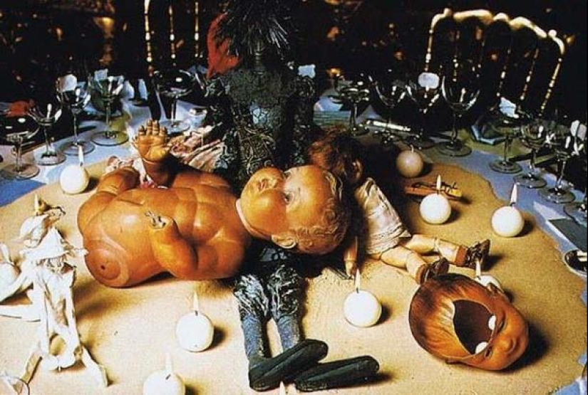 Surrealismo Diabólico: Gatos Negros, Lucifer y Orgías