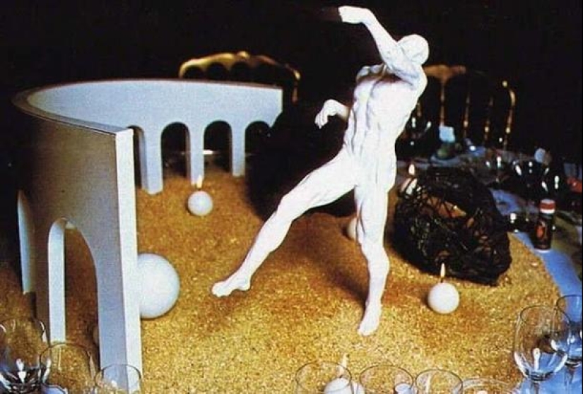 Surrealismo Diabólico: Gatos Negros, Lucifer y Orgías