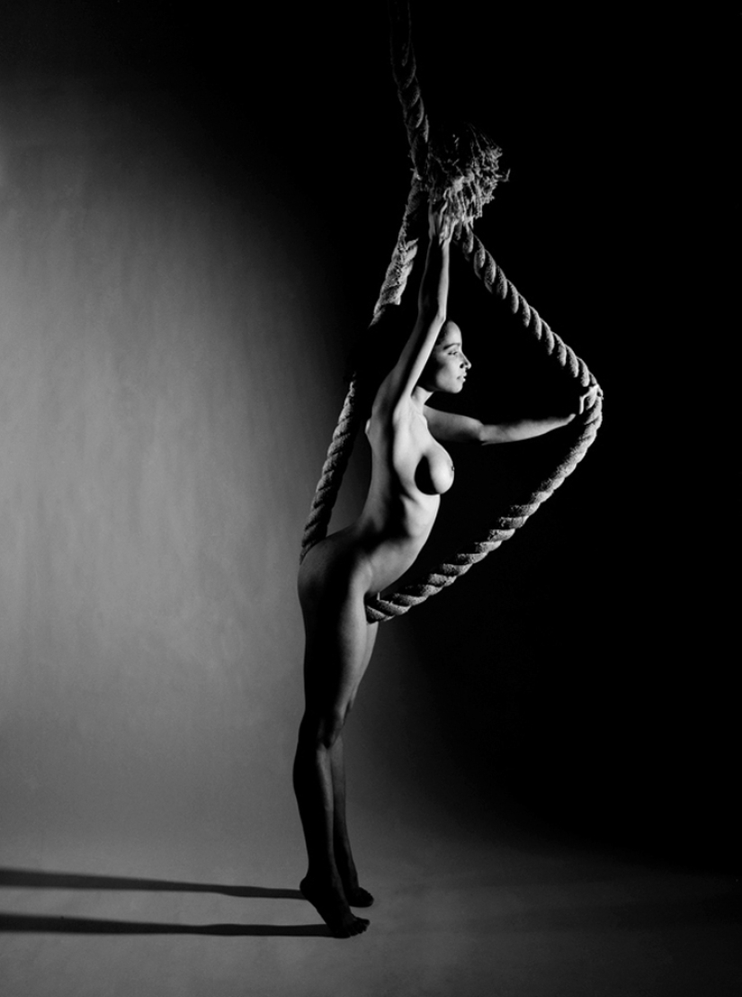 Surrealismo en blanco y negro del maestro de la fotografía erótica Gunther Knop Surrealismo en blanco y negro del maestro de la fotografía erótica Gunther Knop