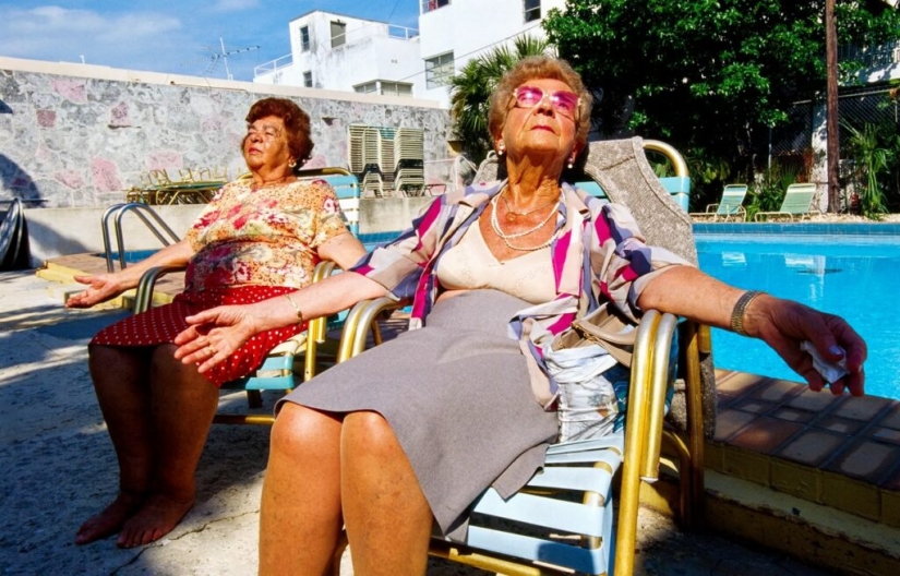 "Surrogate granddaughter": the life of American pensioners through the lens of Naomie Harris