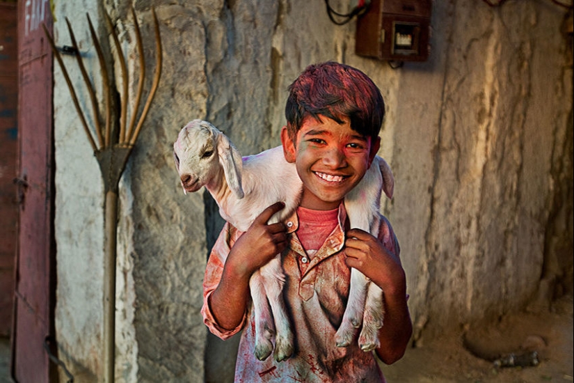 Tú y yo somos de la misma sangre: 35 increíbles fotografías de personas y animales de Steve McCurry Tú y yo somos de la misma sangre: 35 increíbles fotografías de personas y animales de Steve McCurry