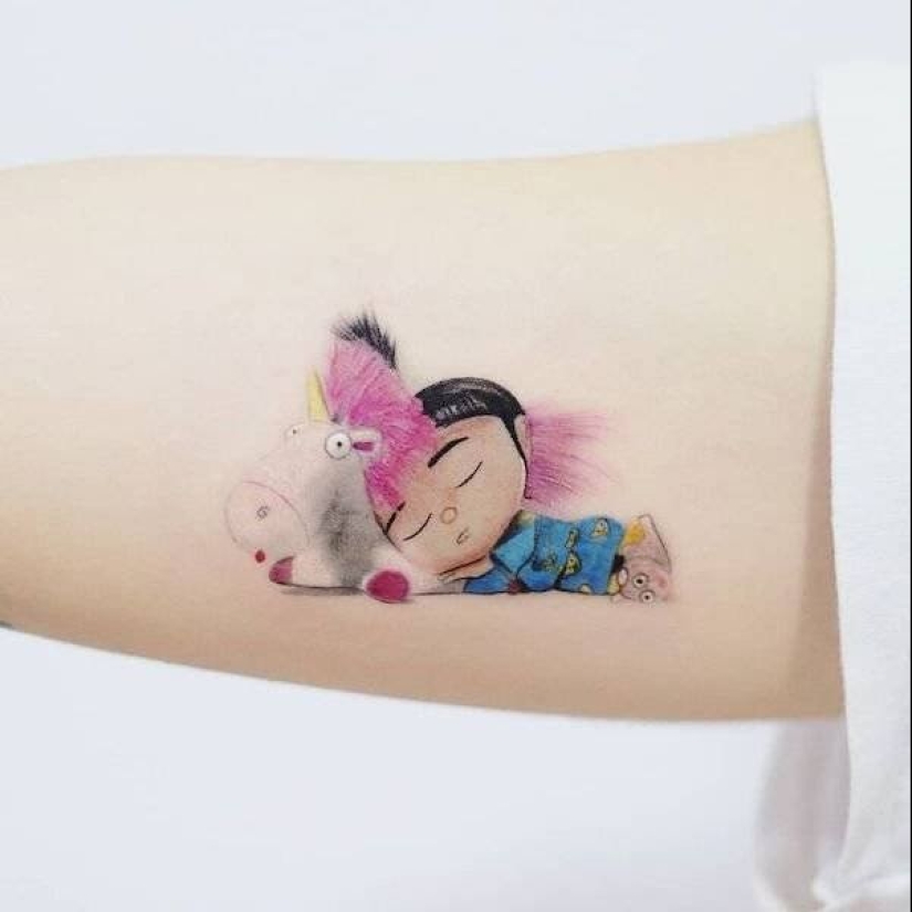 Tatuajes de Hakan Adik, combinando pinturas famosas y personajes de la cultura pop