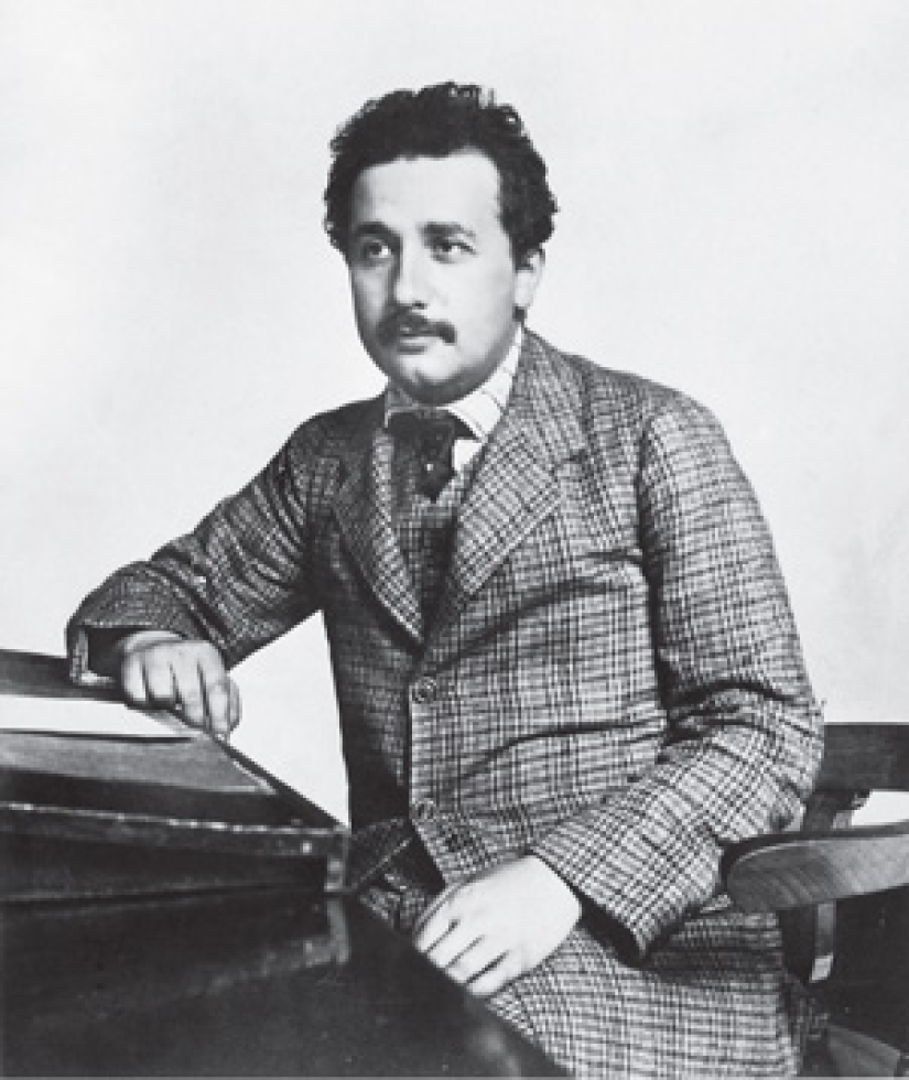 Teoría del acoso escolar: Lo que han sufrido las esposas de Albert Einstein