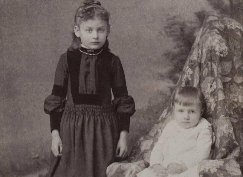Terrible game, or Why in the old days, children played in the funeral
