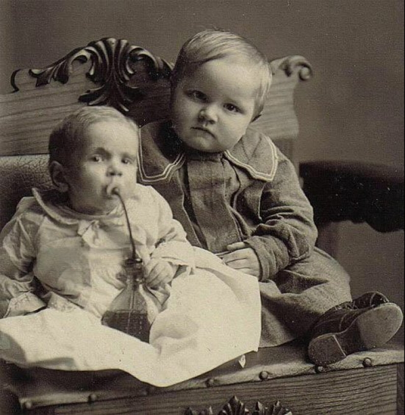 Terrible game, or Why in the old days, children played in the funeral