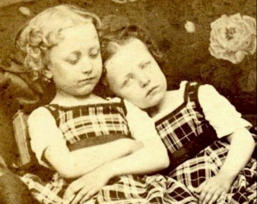 Terrible game, or Why in the old days, children played in the funeral