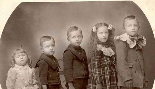 Terrible game, or Why in the old days, children played in the funeral