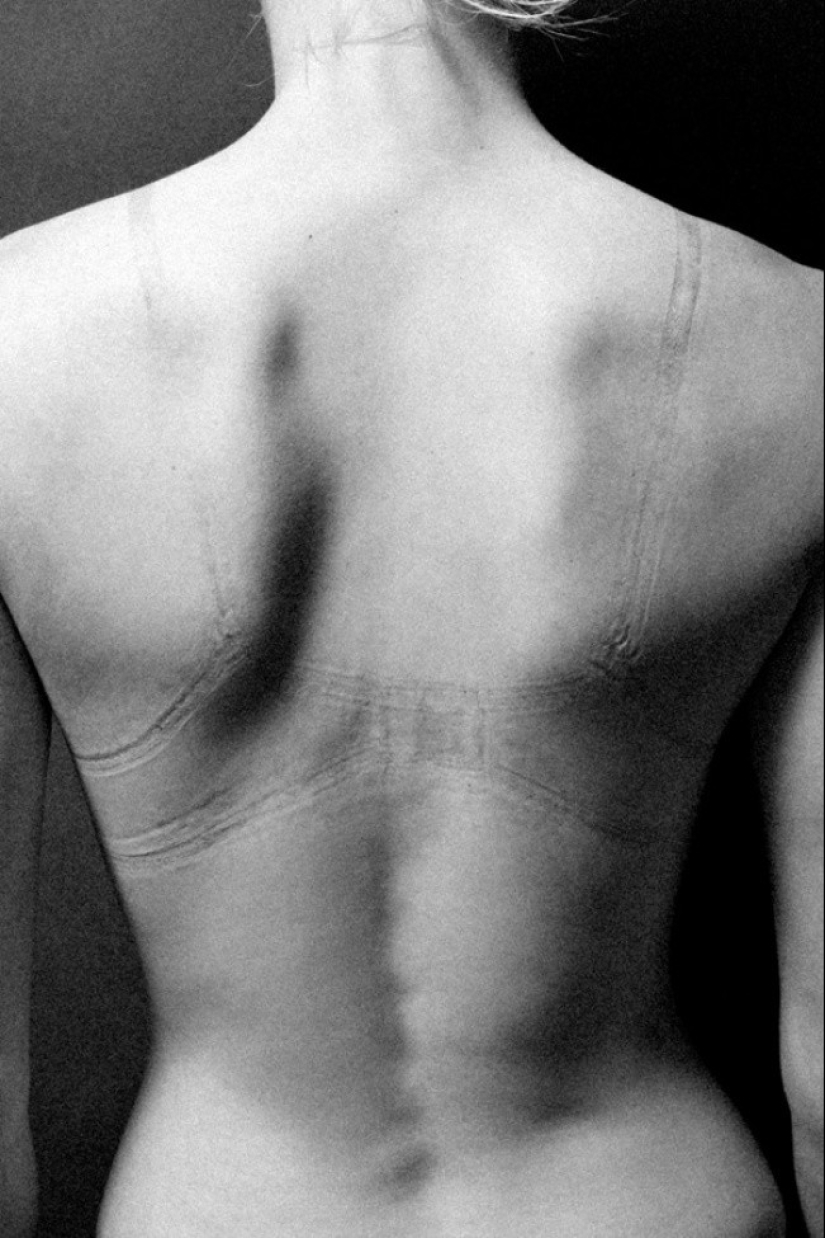 That's what lies behind the feminine splendor. It's even painful to look at these photos