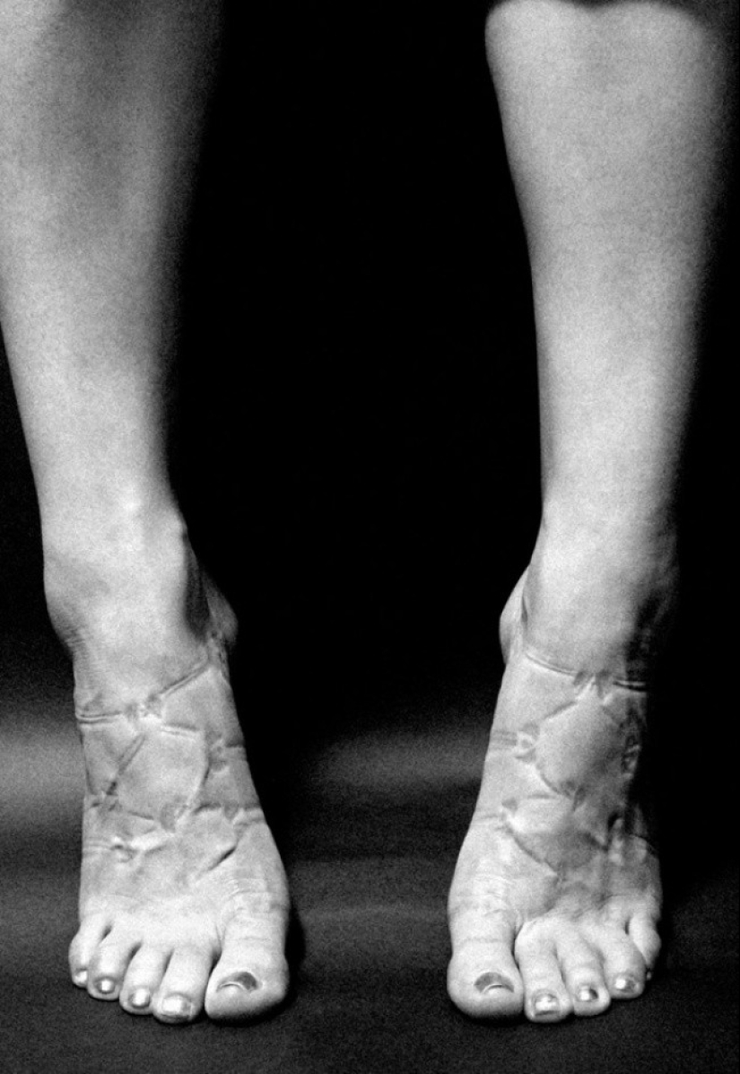 That's what lies behind the feminine splendor. It's even painful to look at these photos