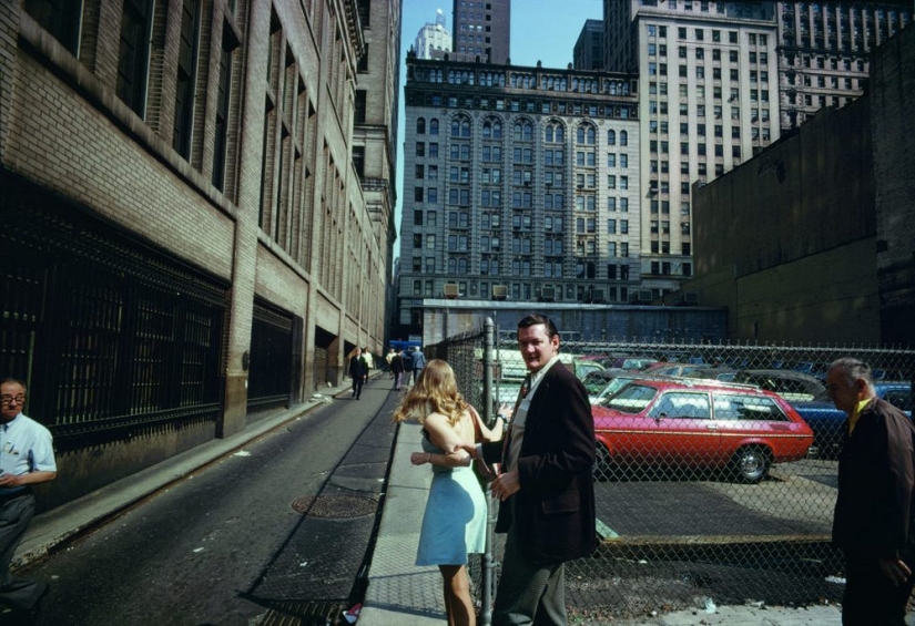 The 30 most striking works of street photography legend Joel Meyerowitz