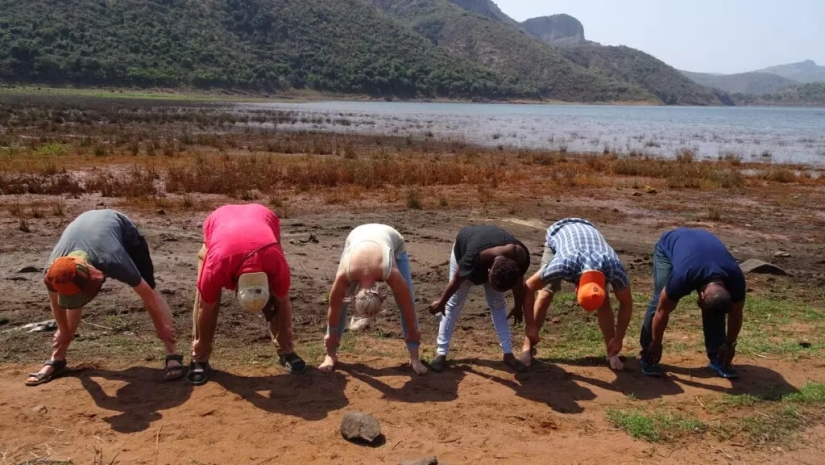 The anomalous Lake Fundudzi is the pearl of South Africa, the water from which cannot be taken away The anomalous Lake Fundudzi is the pearl of South Africa, the water from which cannot be taken away