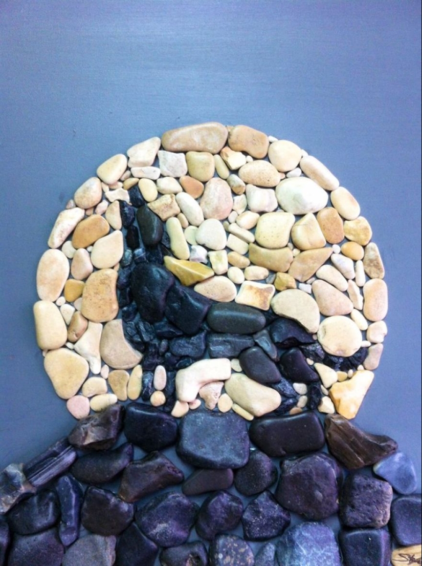 The artist makes amazingly realistic paintings from stones found on the beach