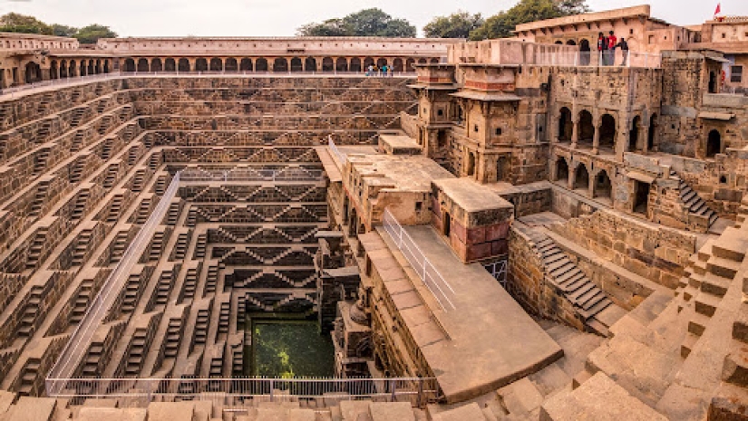 The Chand Baori step well is a structure worthy of being called a wonder of the world The Chand Baori step well is a structure worthy of being called a wonder of the world