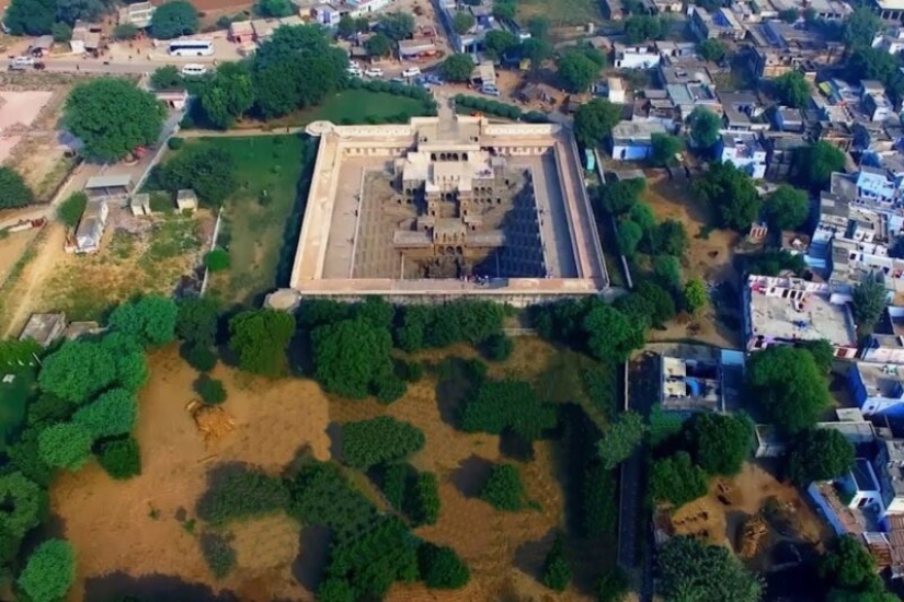 The Chand Baori step well is a structure worthy of being called a wonder of the world The Chand Baori step well is a structure worthy of being called a wonder of the world