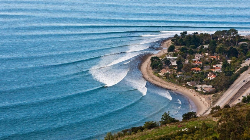 The Chicama wave is the longest wave in the world that is protected by law. The Chicama wave is the longest wave in the world that is protected by law.