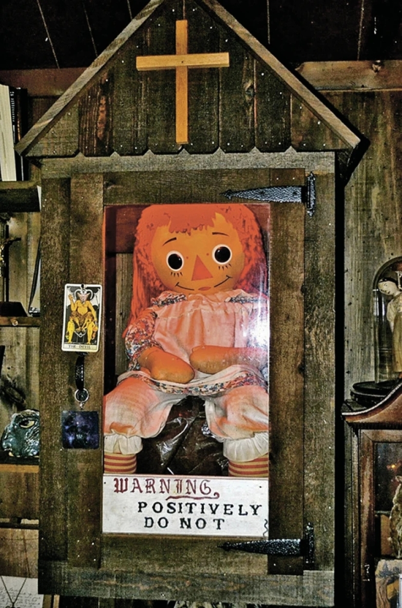 The creepy affairs of the Warrens: from the Annabelle doll to the witch Bathsheba