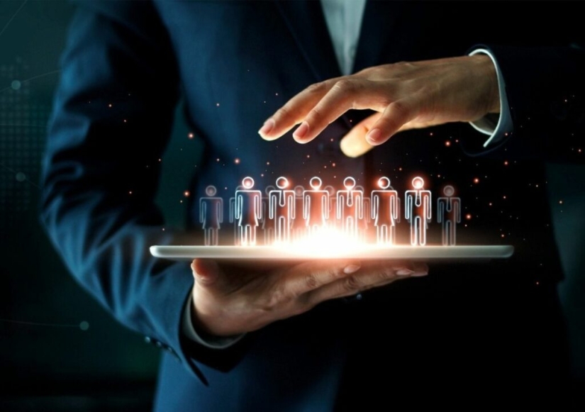 The &quot;Dead Internet&quot; Theory: Why Living People Leave the Network