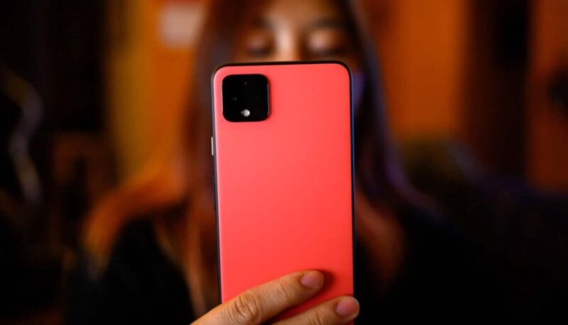 The expert does not recommend mindlessly giving apps access to the functions of the smartphone