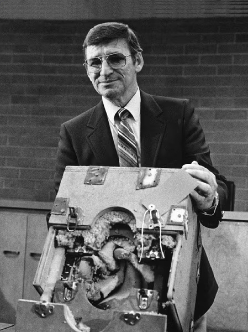 The Girl in the Box: The Story of Colleen Stan, Who Lived in a Maniac&#39;s House for 7 Years