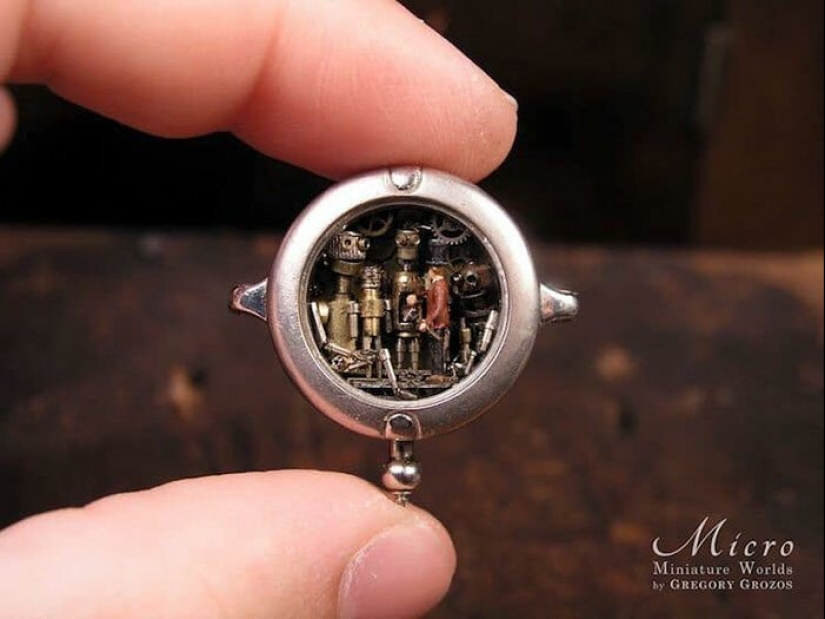 The Greek master Gregory Grozos creates miniature worlds within hours