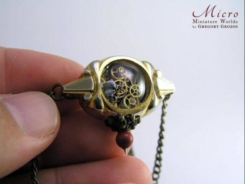 The Greek master Gregory Grozos creates miniature worlds within hours