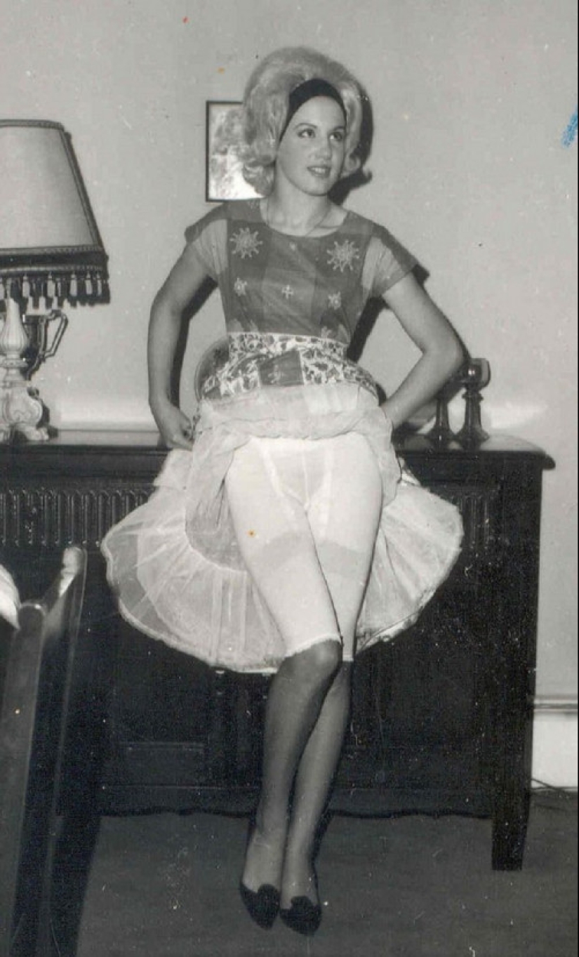 The history of women&#39;s pantaloons: from modesty to fashionable rebellion