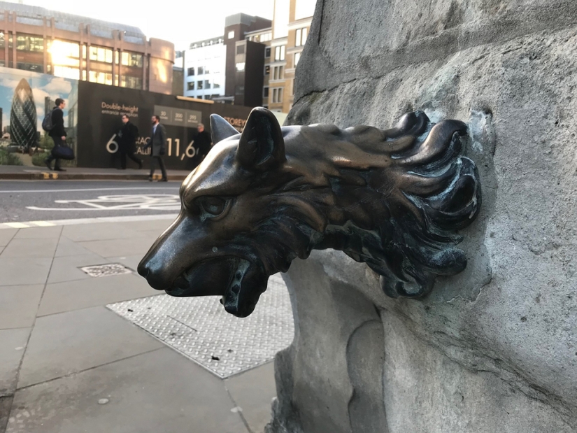 The Horrific Story of London&#39;s &#39;Death Pump&#39; That Poisoned Thousands of Citizens