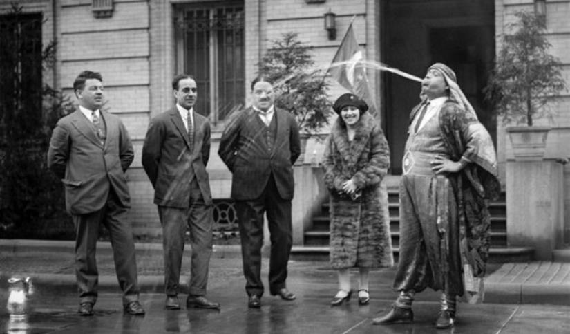 The Human Fountain of Hadji Ali: The Story of an Artist of an Unpleasant Genre The Human Fountain of Hadji Ali: The Story of an Artist of an Unpleasant Genre