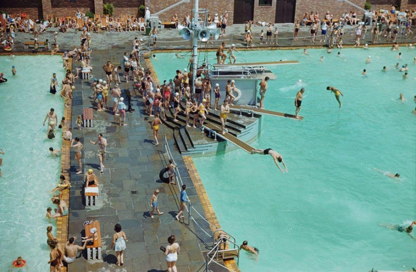 "The image of the earthly Paradise" the beach US history in color