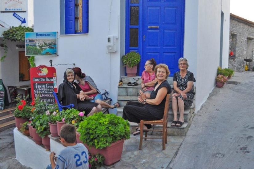 The island of the "pink" dollar, or How to call the inhabitants of the island of Lesbos The island of the "pink" dollar, or How to call the inhabitants of the island of Lesbos