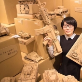 The Japanese woman never throws away cardboard boxes: she finds a better use for them The Japanese woman never throws away cardboard boxes: she finds a better use for them