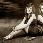 The life of Siamese twins Daisy and Violet Hilton The life of Siamese twins Daisy and Violet Hilton