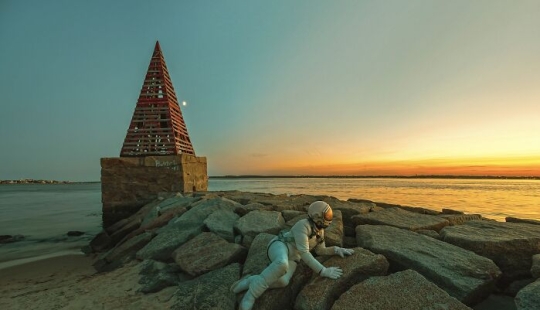 “The Lonely Astronaut”: Capturing Self-Portraits In Decaying, Abandoned Environments “The Lonely Astronaut”: Capturing Self-Portraits In Decaying, Abandoned Environments