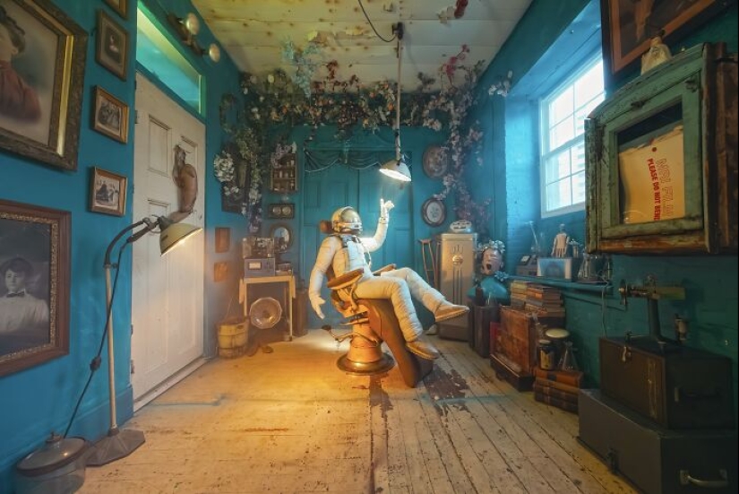 “The Lonely Astronaut”: Capturing Self-Portraits In Decaying, Abandoned Environments