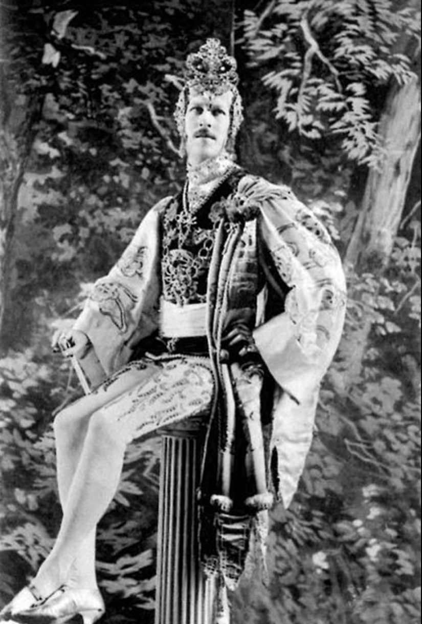 The Mad Marquis Henry Cyril Paget and his "Theatre of Joy"