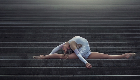 The magic of dancing with the metropolis: a magnificent series of photos of gymnasts and dancers from Dimitri Rulland The magic of dancing with the metropolis: a magnificent series of photos of gymnasts and dancers from Dimitri Rulland