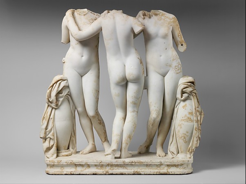 The Metropolitan Museum of digitized and posted in the open access 400 thousand exhibits