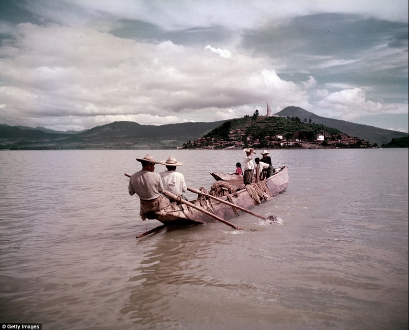 The Mexican Riviera of the 1950s, when Acapulco was not yet the fiefdom of drug dealers