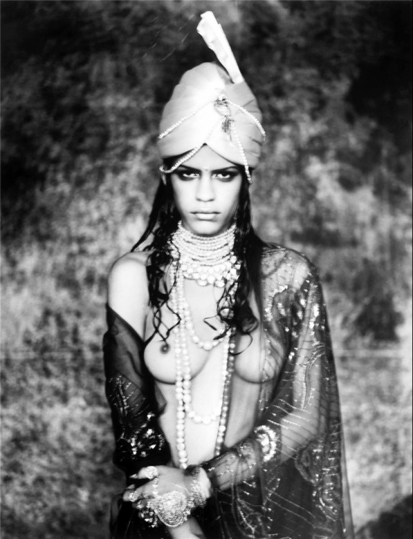 The mystery of femininity in erotic photographs by Ellen von Unwerth