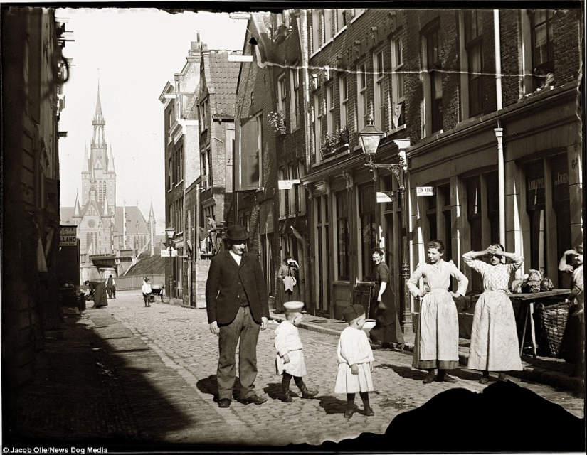 The oldest profession in the free city: a history of the red light district in Amsterdam