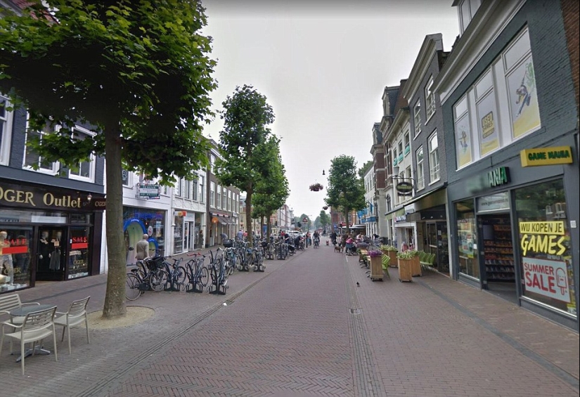 The oldest profession in the free city: a history of the red light district in Amsterdam