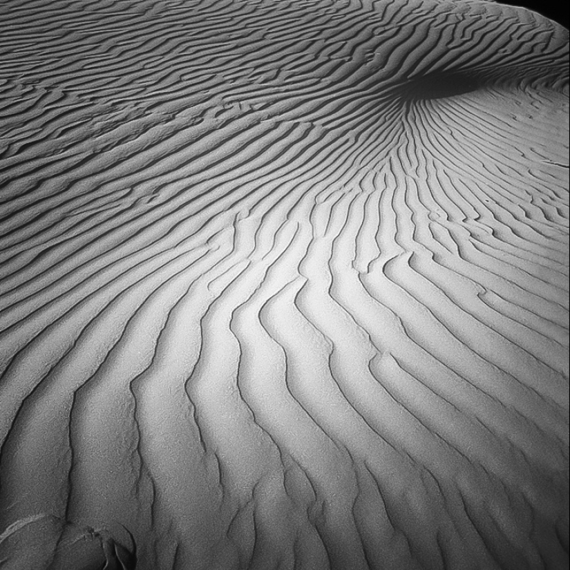 The poetry of black and white photography in the works of Hengka Koentjoro