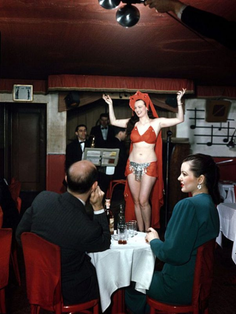 "The Queen of the Amazons", the highest star burlesque Lois Defi