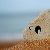 The secret of the "chicken god" — why stones with a hole are valued all over the world